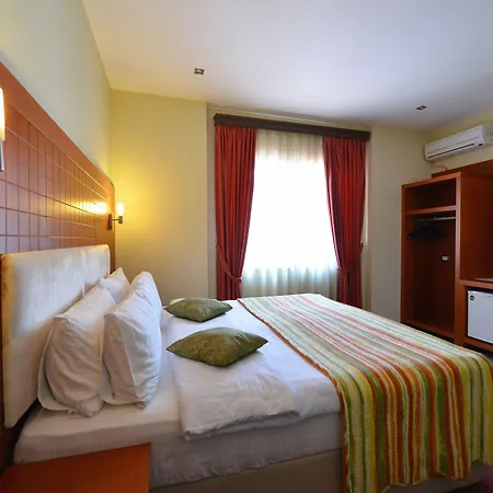 5 3* Tirana