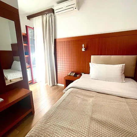 5 Hotell Tirana