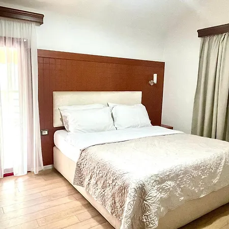 5 Hotel
